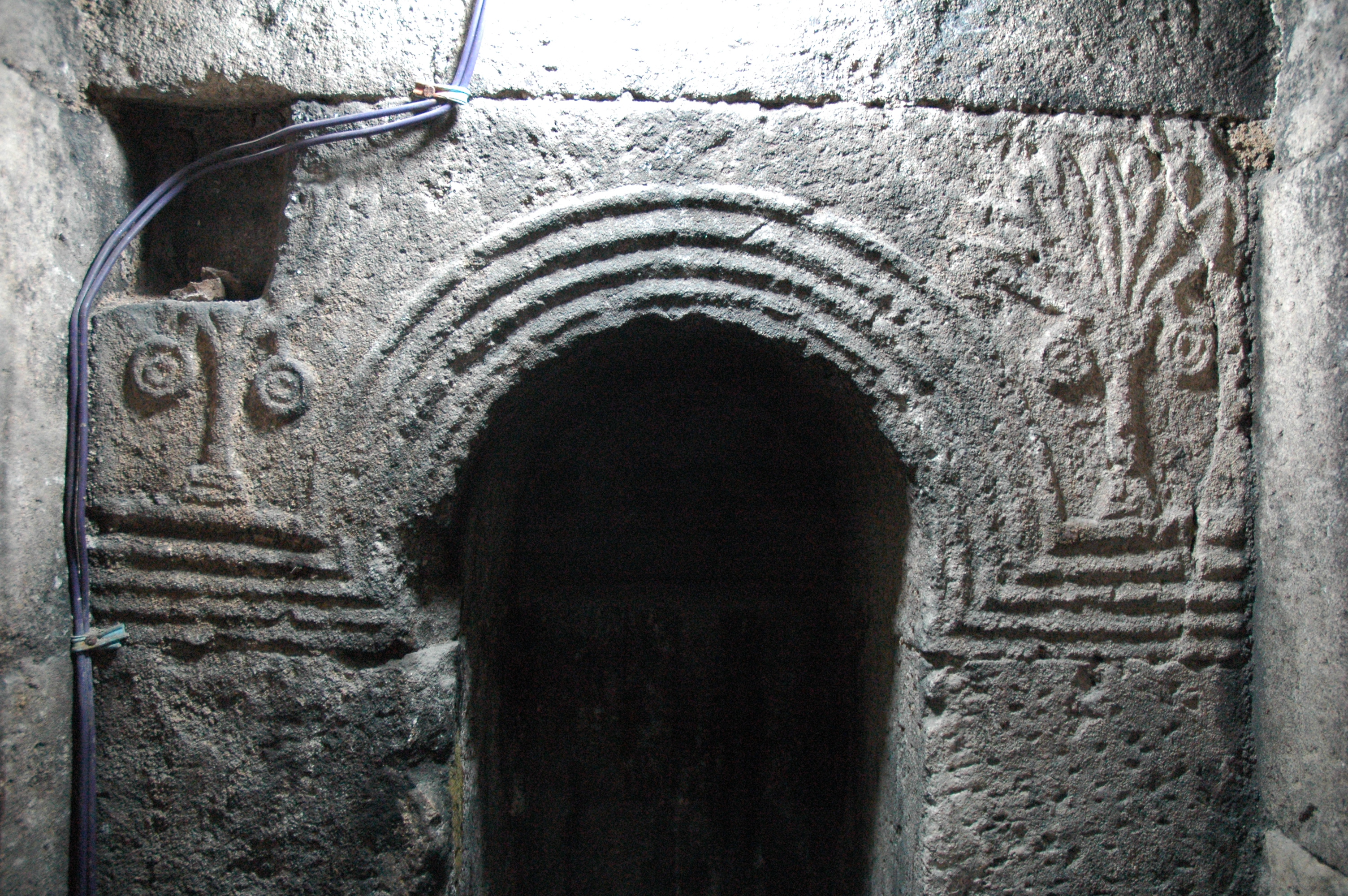 So called Jerusalemian iconography of the southern entrance of the reliquary of Saint Grigoris. 